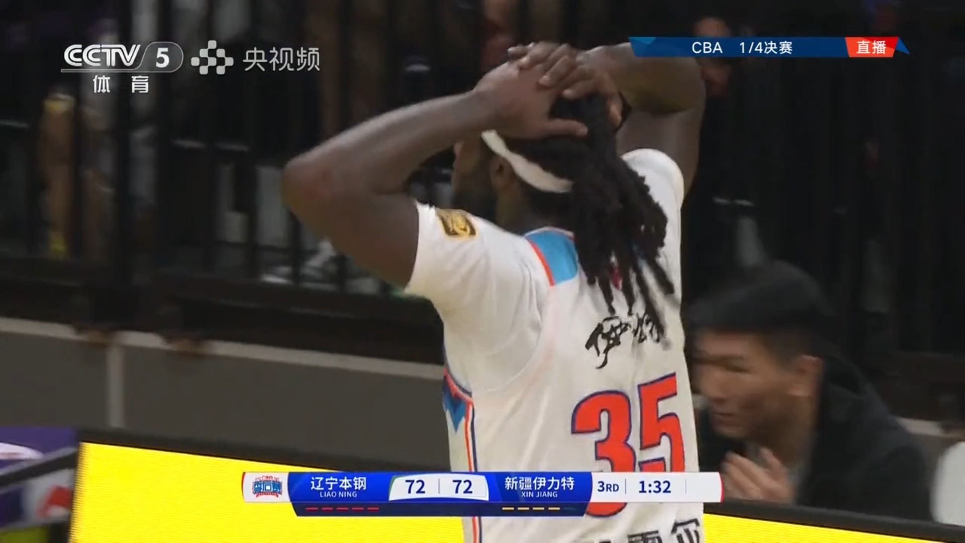 包含拉科鲁尼亚后场连续掉链子，主帅采取行动的词条