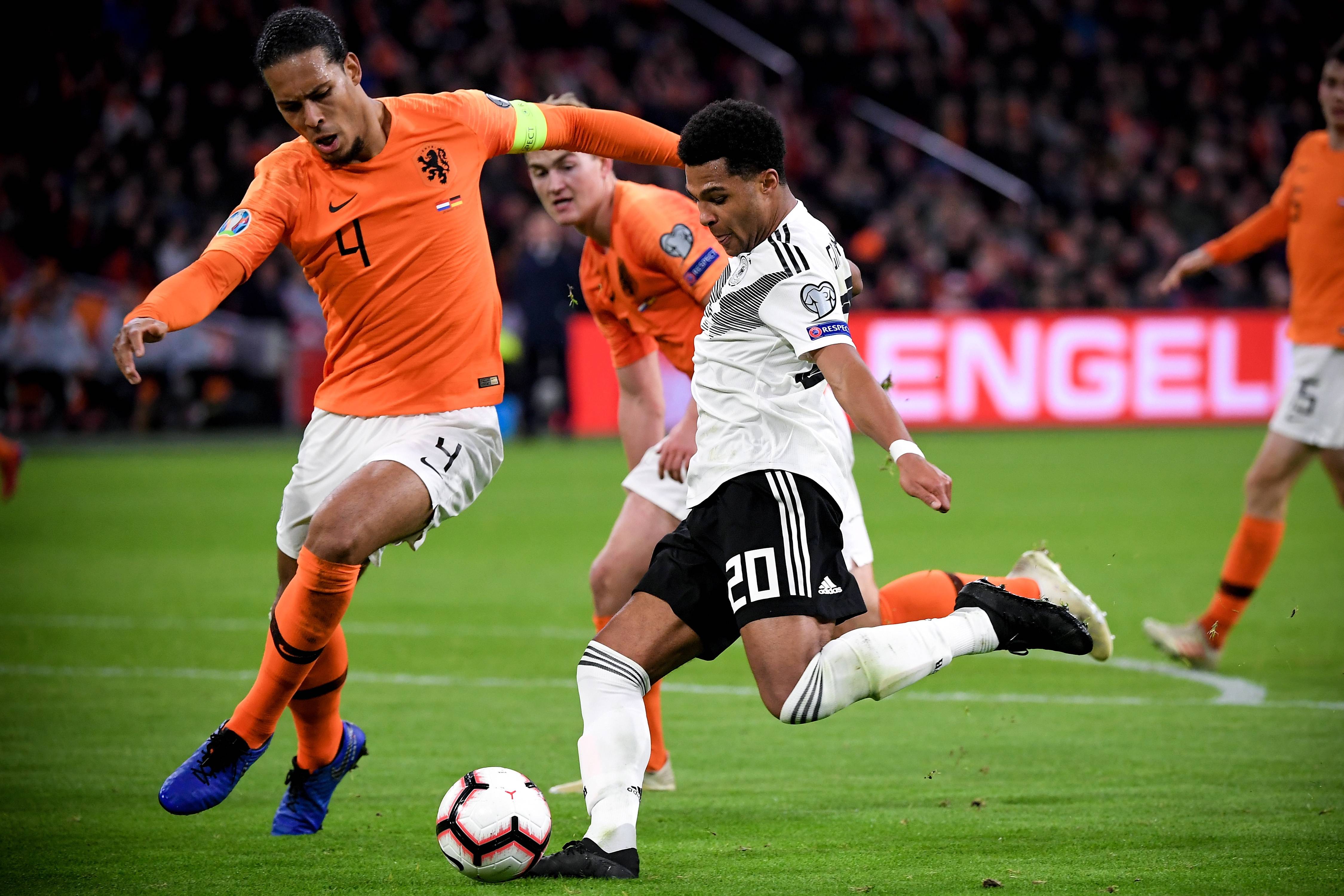 包含欧预赛热战进行时，谁能笑到最后的时刻的词条