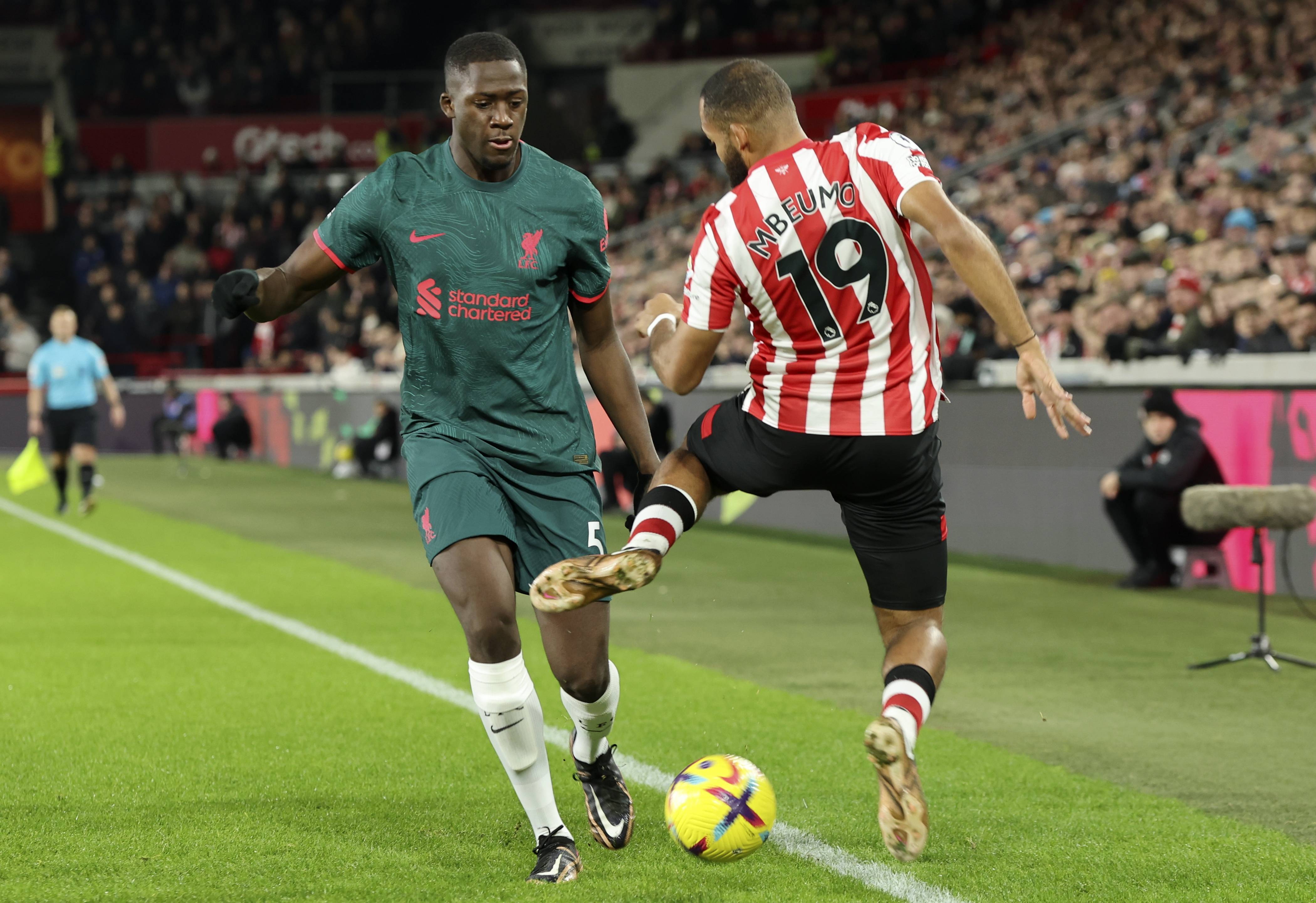 纽卡斯尔联客场击败布伦特福德取得季内首胜