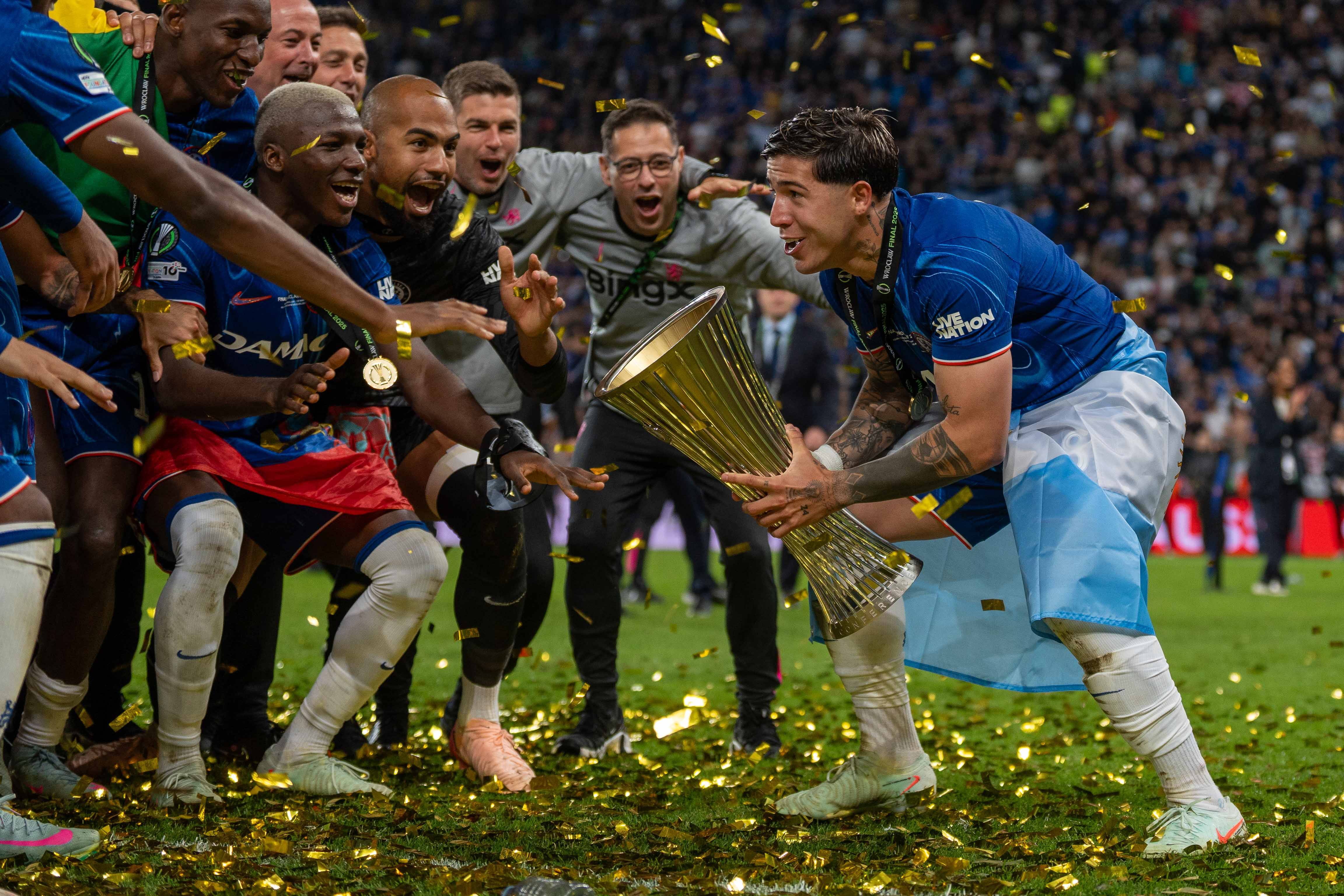 包含皇家贝蒂斯豪取四连胜，排名大幅上升的词条