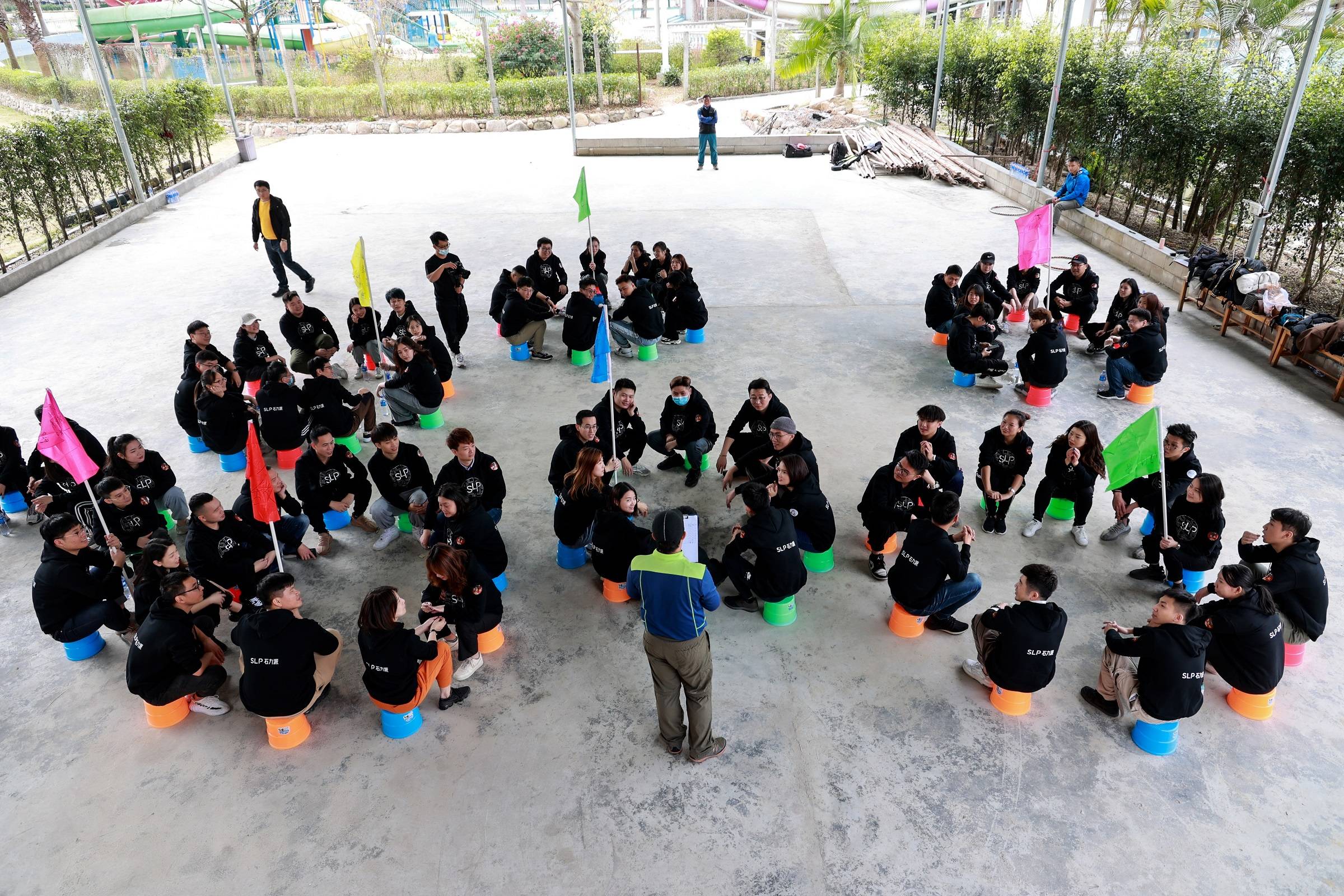 新援策应默契，团结合作事半功倍的简单介绍