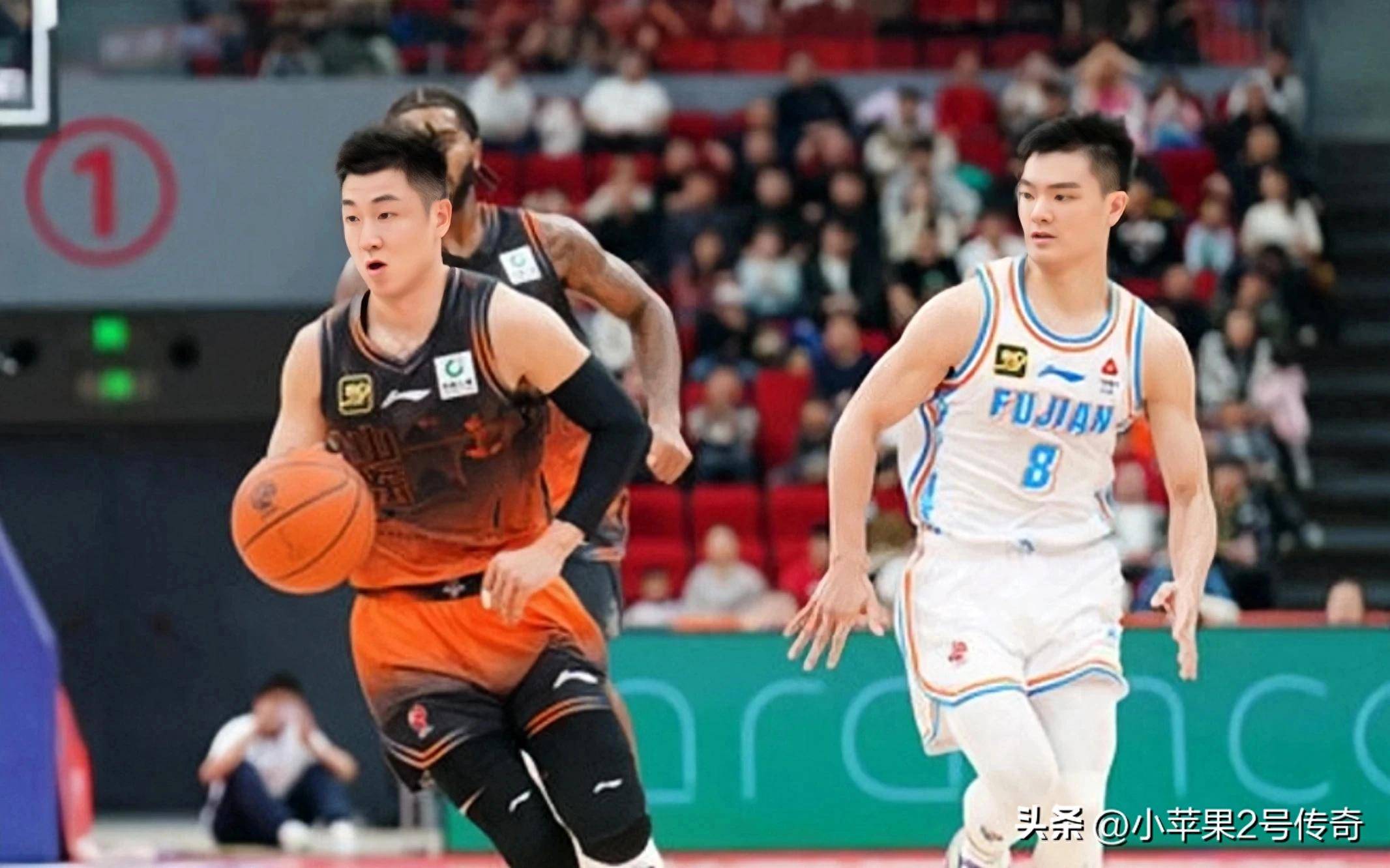 山东男篮在比赛中展现队伍默契，赢得比赛
