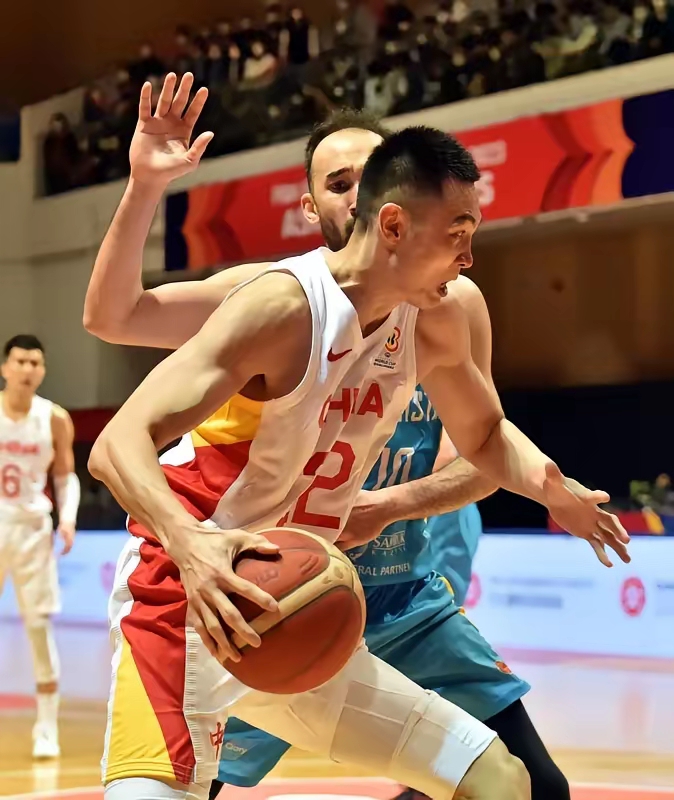 新疆男篮全队备战，誓言夺取胜利