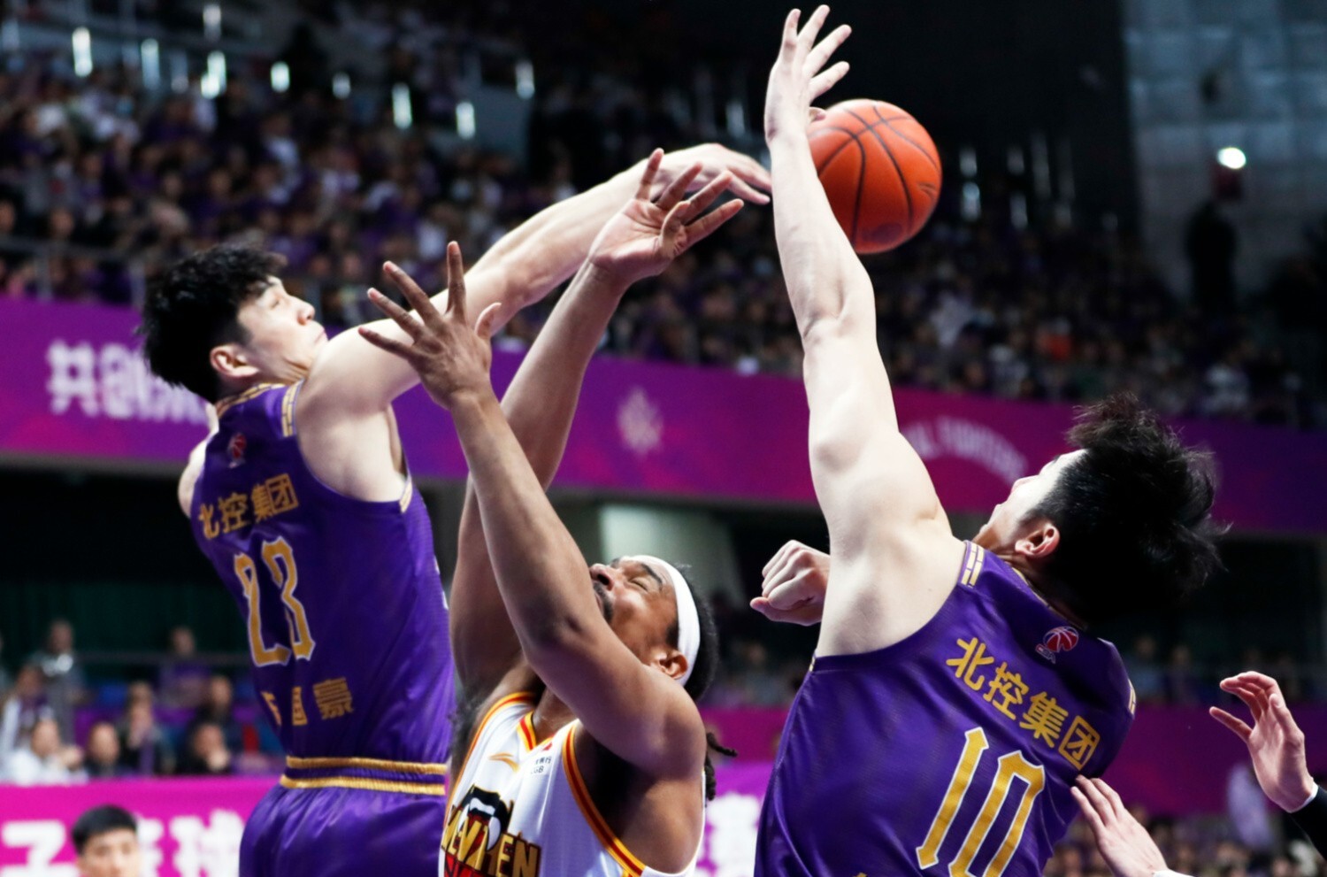 北京主场对阵广东，北京队全员发挥稳定的简单介绍